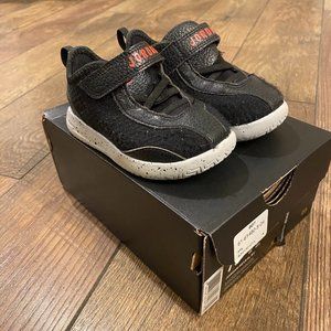 Sz 7 Nike Jordan Tennis Shoes